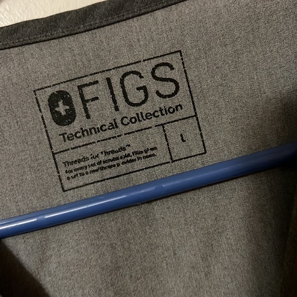 FIGS gray scrub top, technical collection, size large - Picture 4 of 4